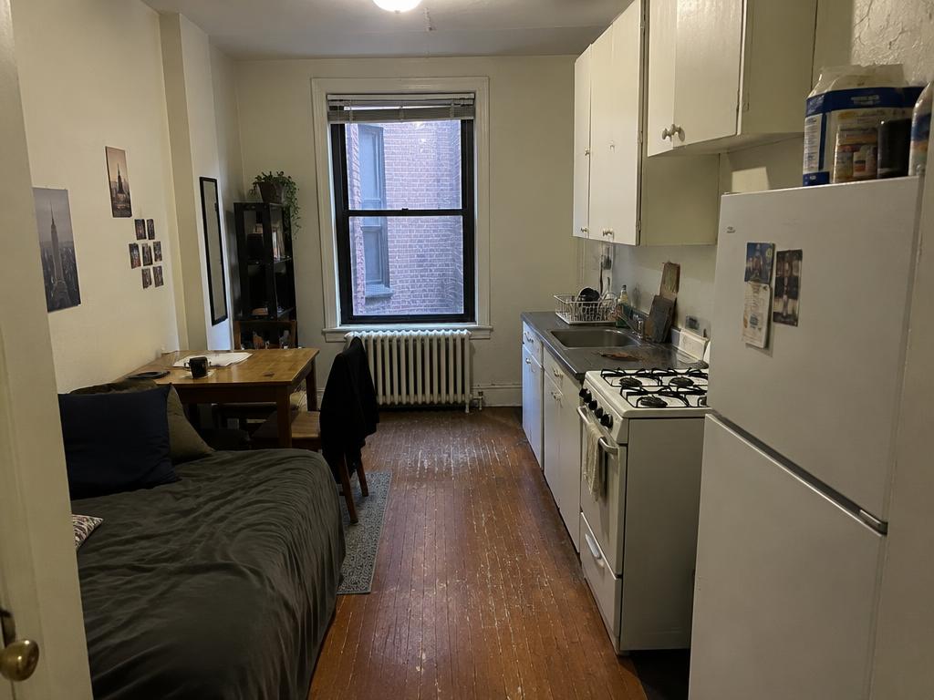 Illustrative Studio (0 BR) interior for the Central Harlem budget example — not a real listing