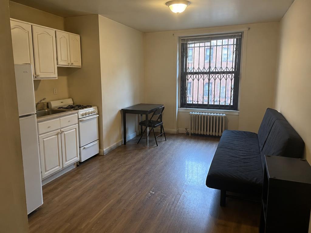 Illustrative Studio (0 BR) interior for the Mott Haven budget example — not a real listing